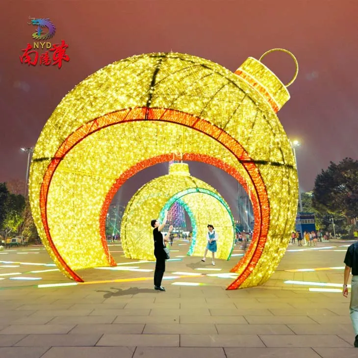 3D Large Walk Through Bauble